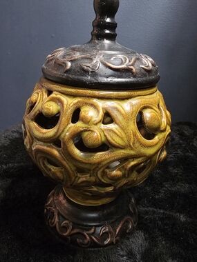 Lattice Filigree Scroll Jar Urn Candle Holder Incense Burner 9x6